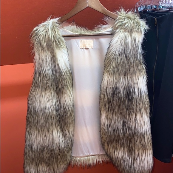 Trendy vest - Picture 1 of 2